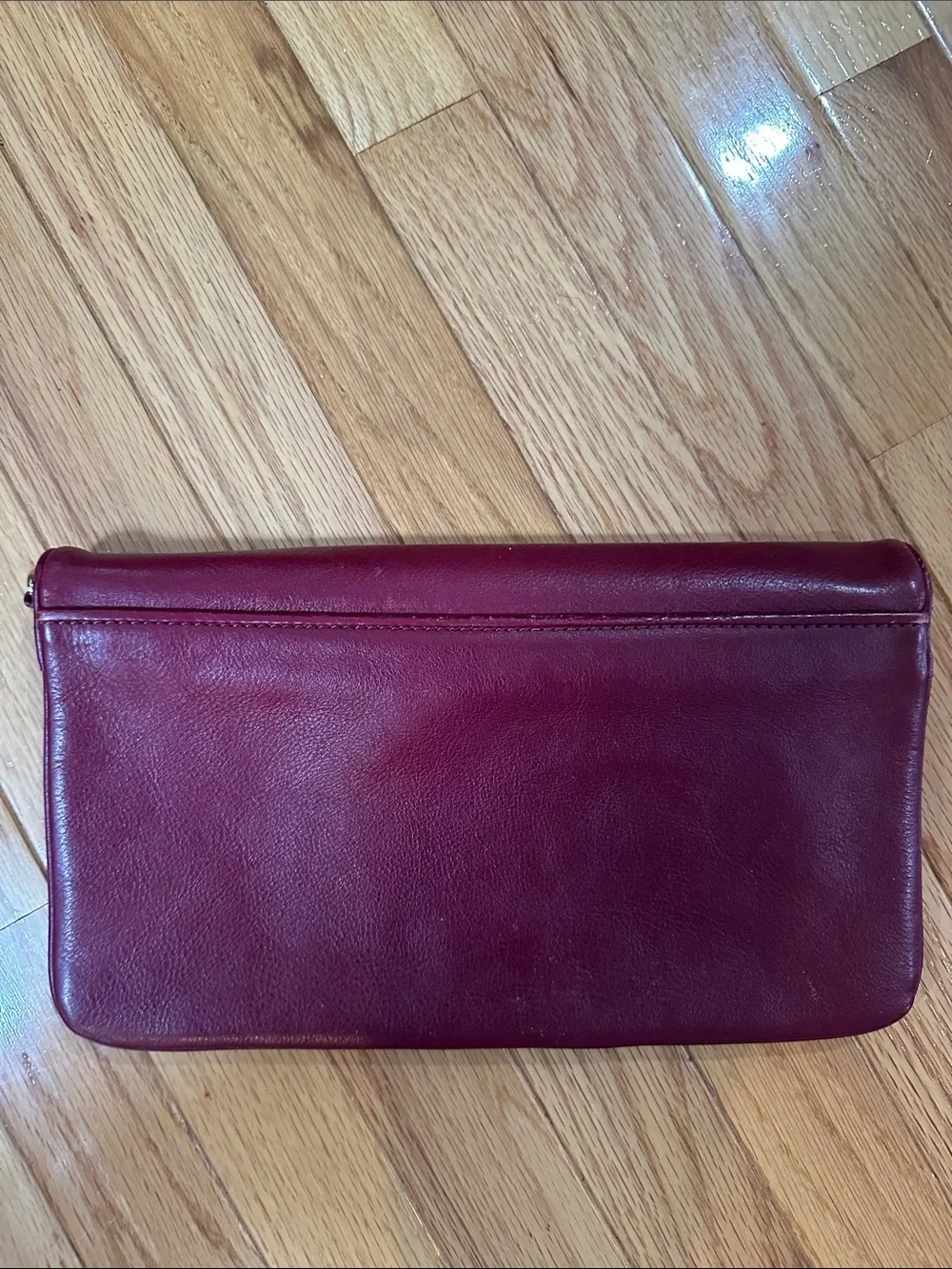 🎆Tory Burch Burgundy Leather Logo Zip Clutch